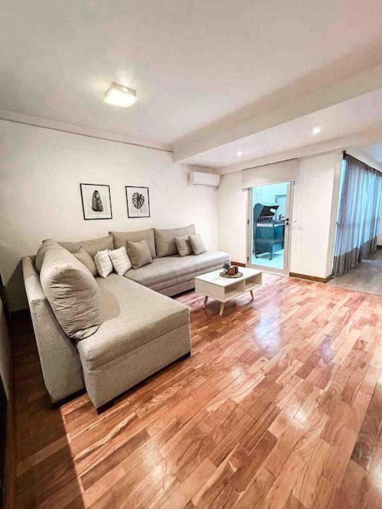 Apartamento Amplio Departamento Con Patio